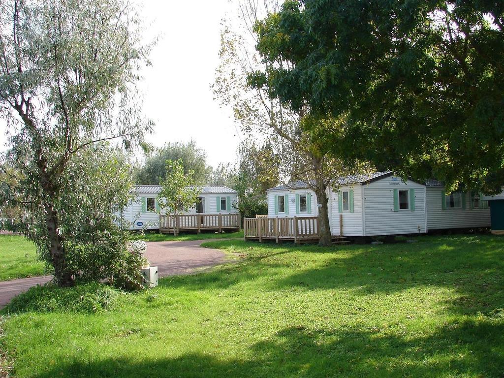 Camping Phare Ouest Saint-Denis-dʼOléron Exteriör bild