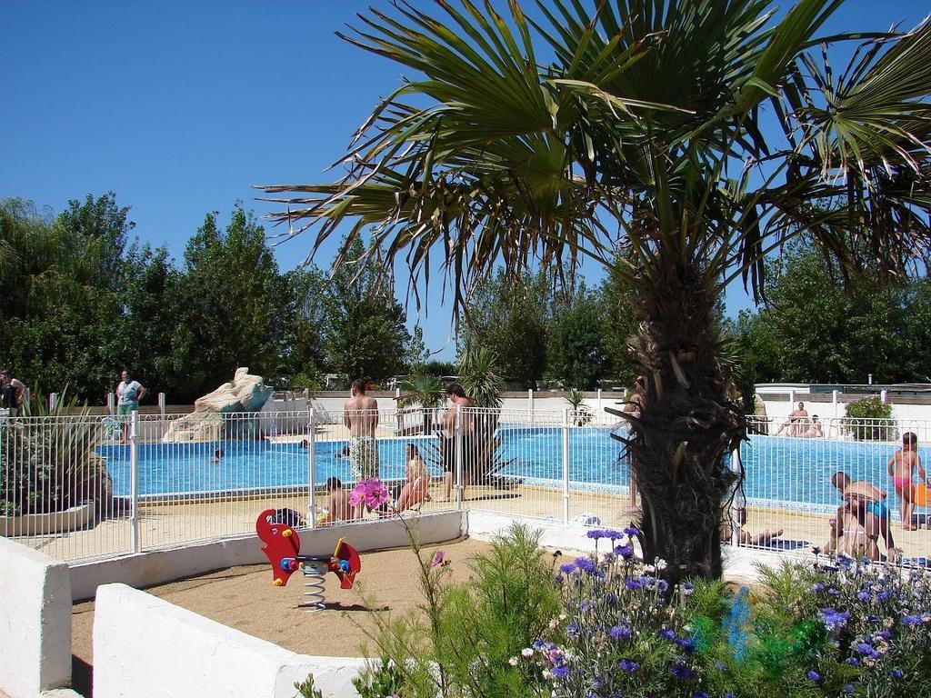 Camping Phare Ouest Saint-Denis-dʼOléron Exteriör bild