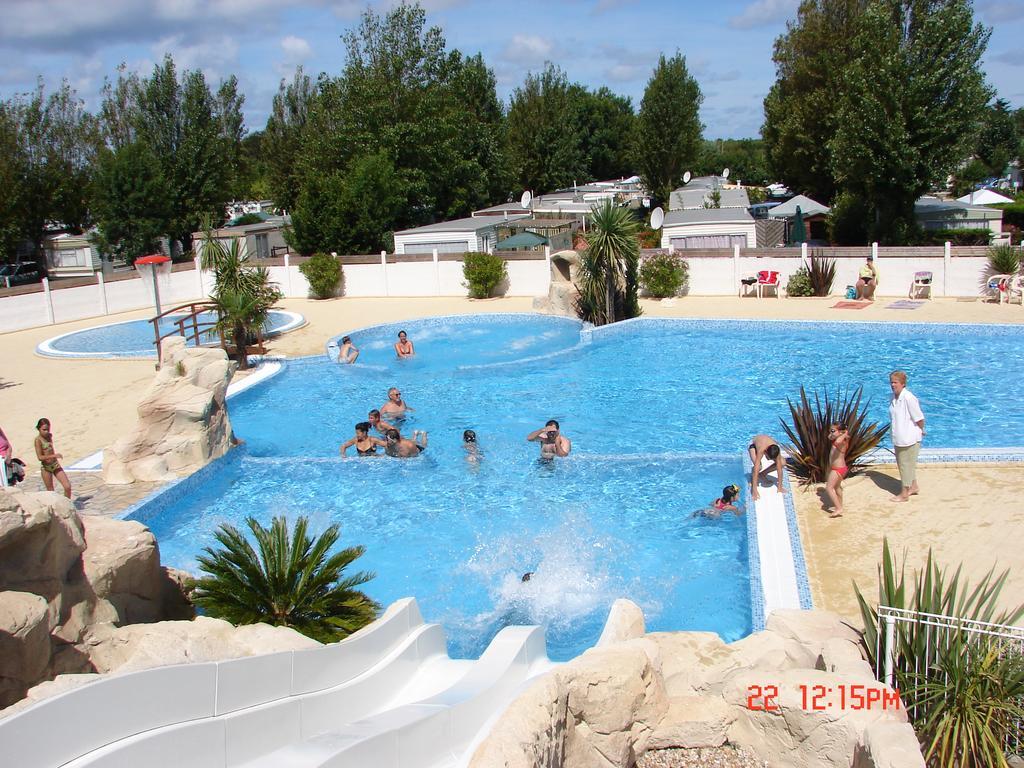 Camping Phare Ouest Saint-Denis-dʼOléron Exteriör bild