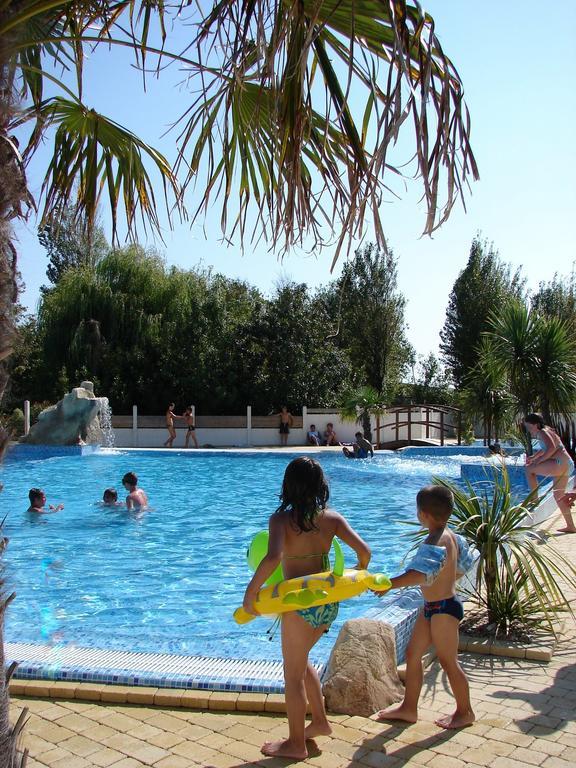 Camping Phare Ouest Saint-Denis-dʼOléron Exteriör bild