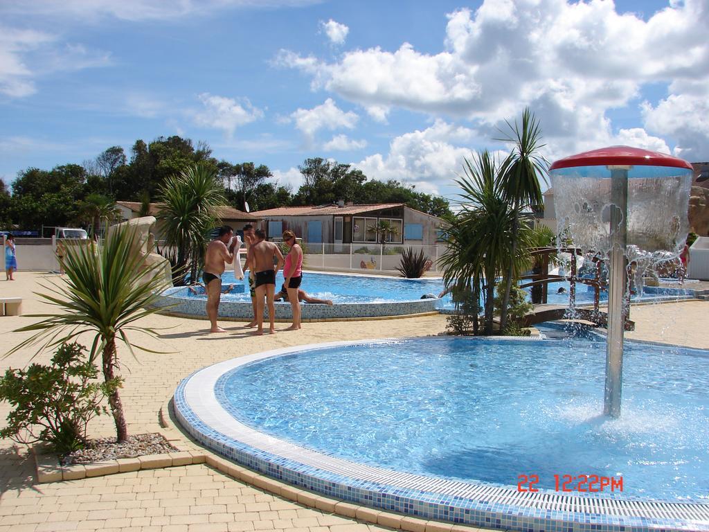 Camping Phare Ouest Saint-Denis-dʼOléron Exteriör bild