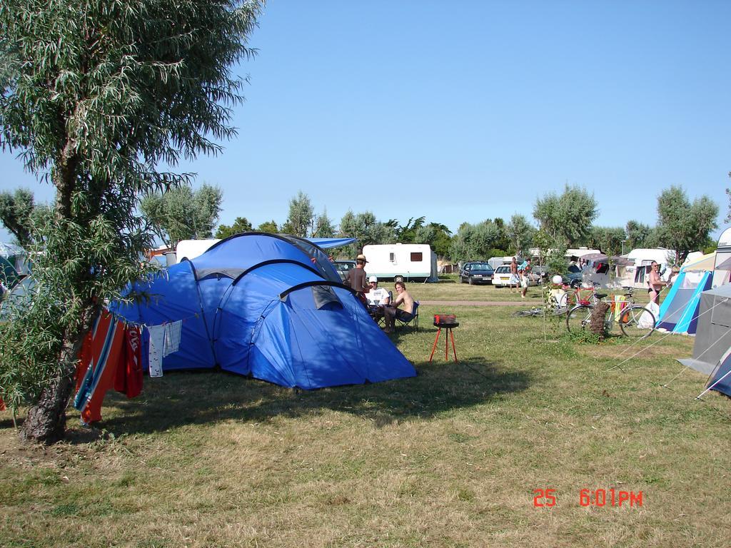 Camping Phare Ouest Saint-Denis-dʼOléron Exteriör bild