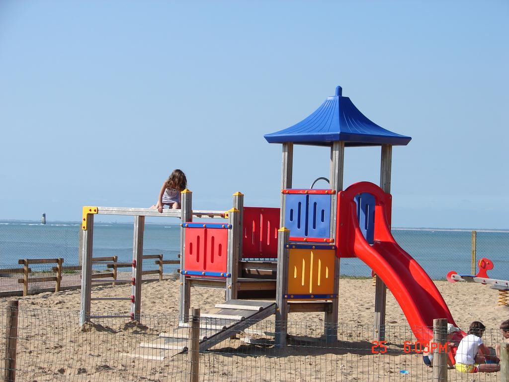 Camping Phare Ouest Saint-Denis-dʼOléron Exteriör bild
