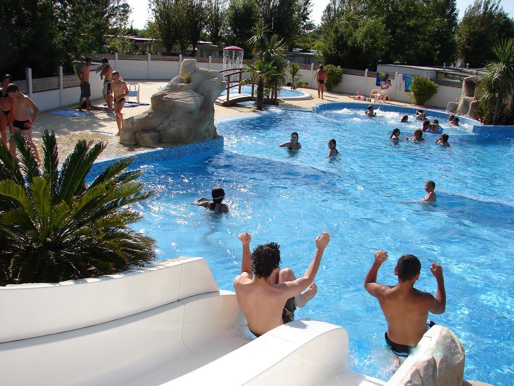 Camping Phare Ouest Saint-Denis-dʼOléron Exteriör bild