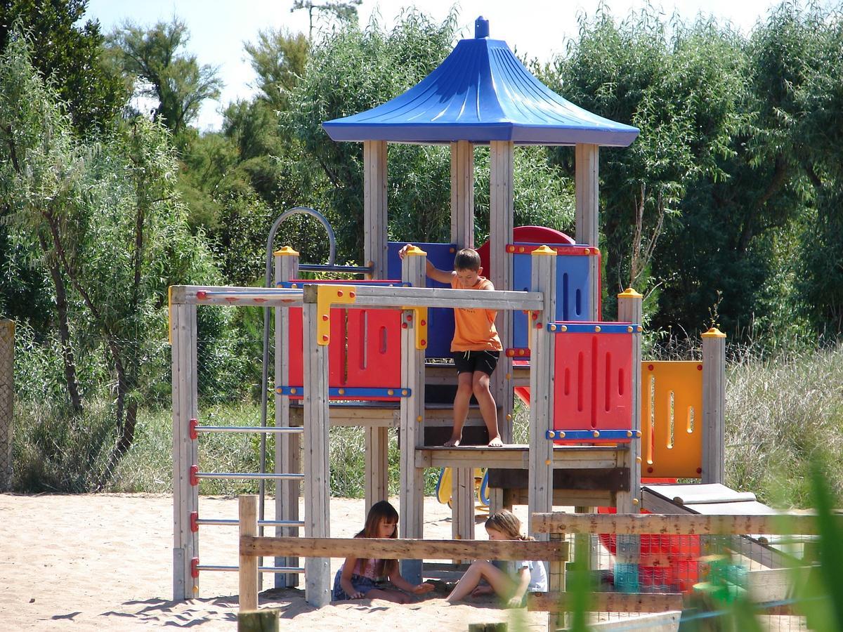 Camping Phare Ouest Saint-Denis-dʼOléron Exteriör bild